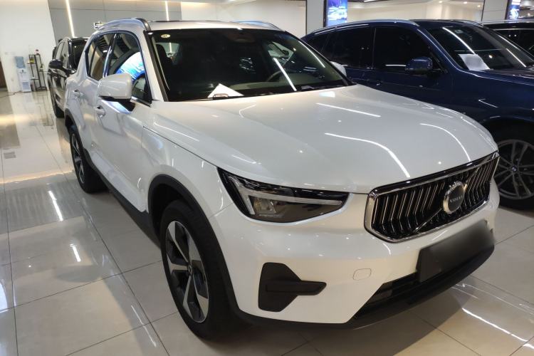 Used Volvo XC40 2025 B4 4x4 Smart Luxury Edition Exterior 2