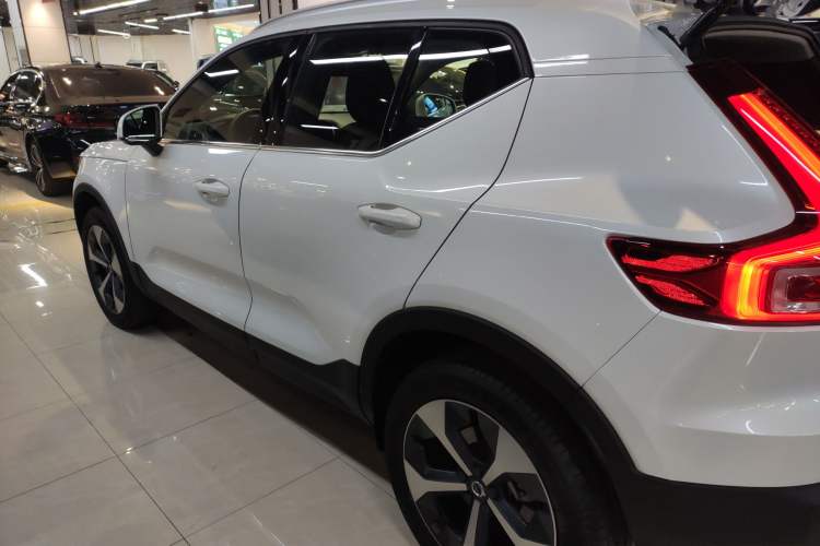 Used Volvo XC40 2025 B4 4x4 Smart Luxury Edition Exterior 3