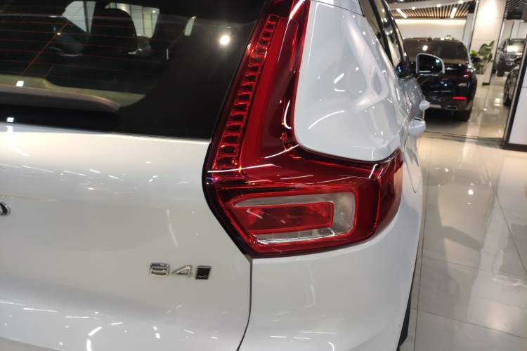 Used Volvo XC40 2025 B4 4x4 Smart Luxury Edition Exterior 6