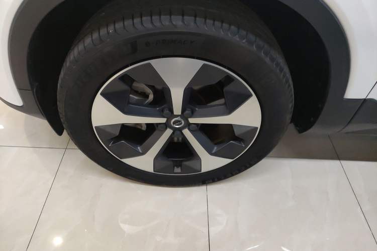 Used Volvo XC40 2025 B4 4x4 Smart Luxury Edition Exterior 7