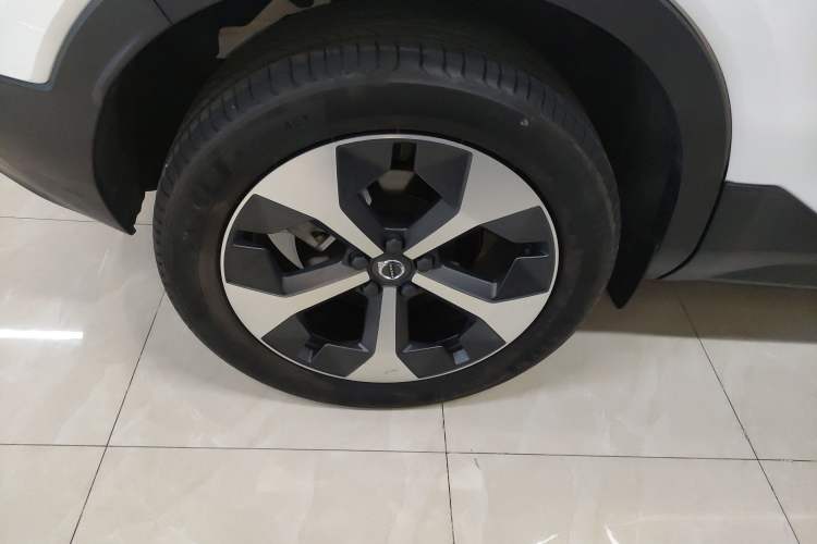 Used Volvo XC40 2025 B4 4x4 Smart Luxury Edition Exterior 8