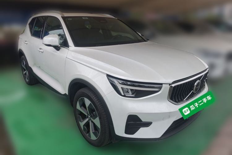 Used Volvo XC40 2025 B4 4x4 Smart Luxury Edition Front Right 45 Deg