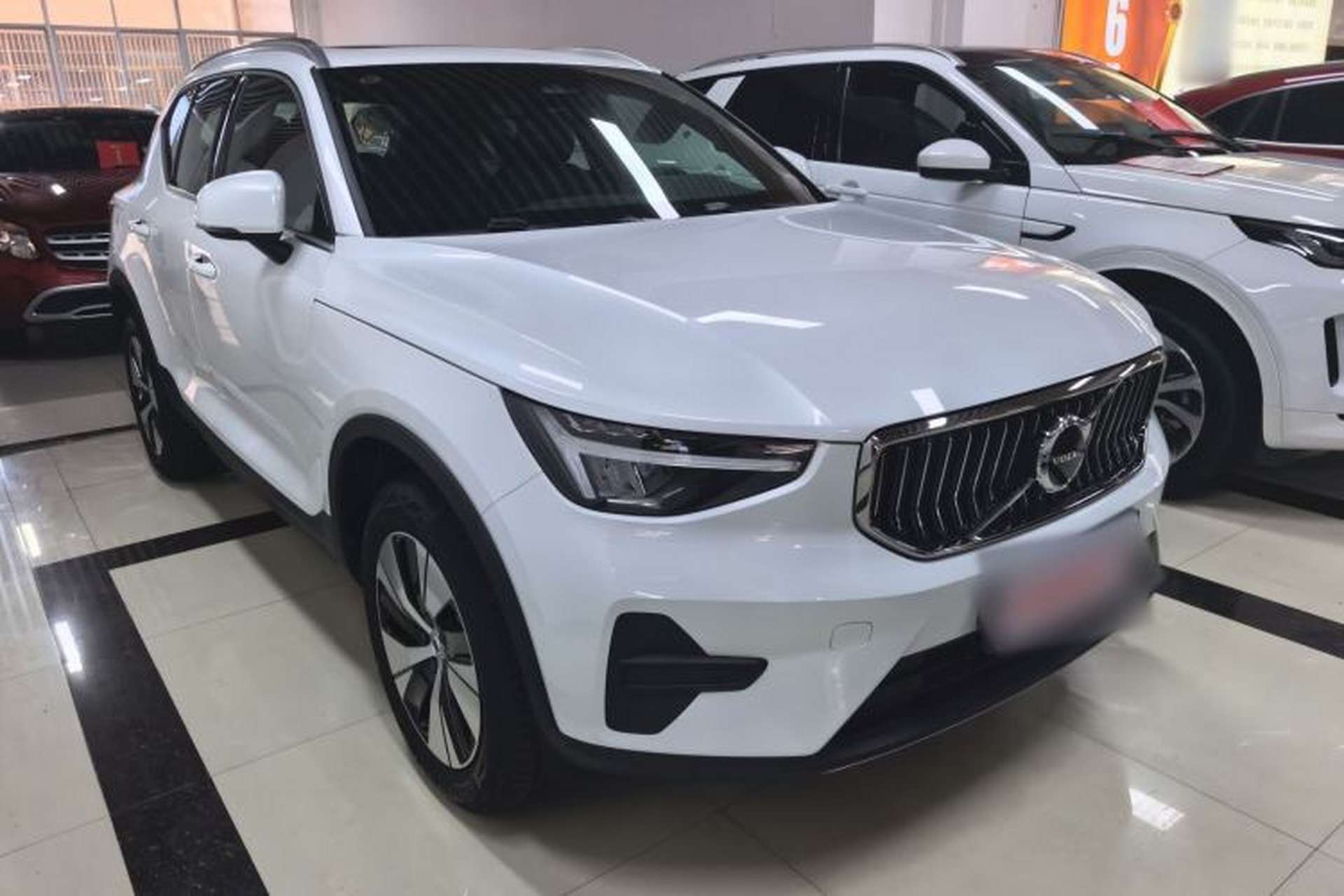 Used Volvo XC40 2025 B3 Smart & Luxurious Edition Front Right 45 Deg