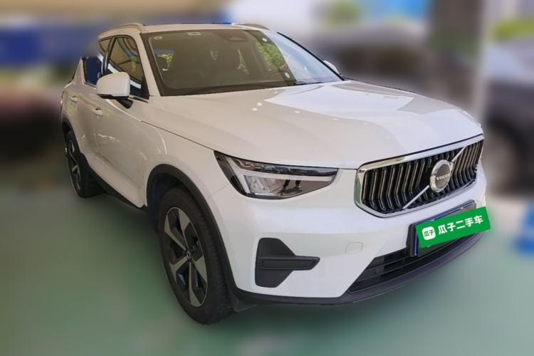 Used Volvo XC40 2025 B4 4x4 Smart Luxury Edition Front Right 45 Deg