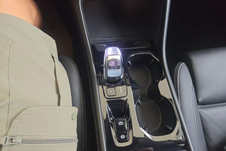 Used Volvo XC40 2025 B4 4x4 Smart Luxury Edition Gear Lever