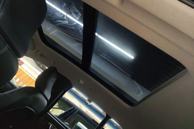 Used Volvo XC40 2025 B4 4x4 Smart Luxury Edition Headliner