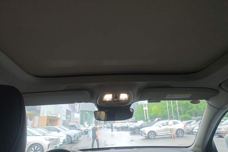 Used Volvo XC40 2025 B4 4x4 Smart Luxury Edition Headliner