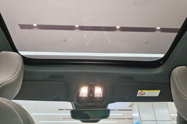 Used Volvo XC40 2025 B3 Smart & Luxurious Edition Headliner