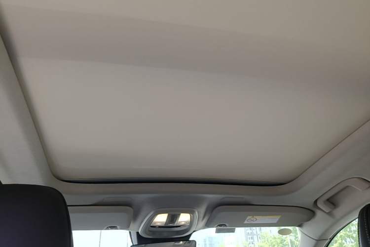 Used Volvo XC40 2025 B4 4x4 Smart Luxury Edition Headliner