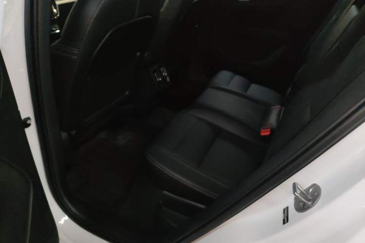 Used Volvo XC40 2025 B4 4x4 Smart Luxury Edition Interior 4