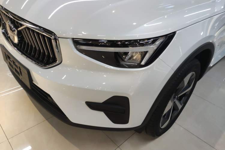 Used Volvo XC40 2025 B4 4x4 Smart Luxury Edition Left Front Headlight