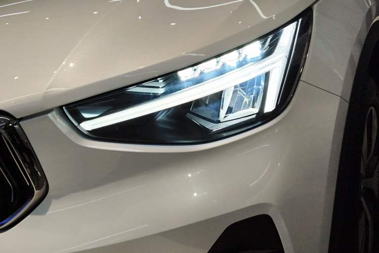 Used Volvo XC40 2025 B3 Smart & Luxurious Edition Left Front Headlight