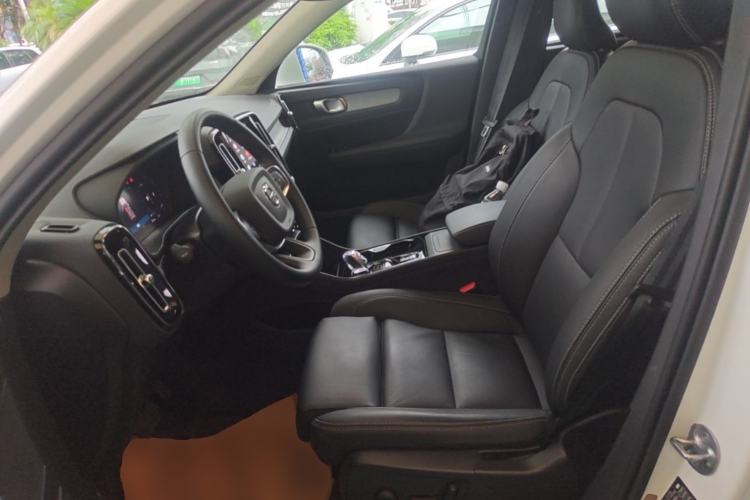 Used Volvo XC40 2025 B4 4x4 Smart Luxury Edition Left Front Seat