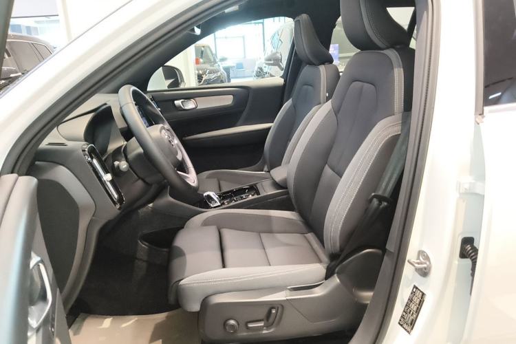 Used Volvo XC40 2025 B3 Smart & Luxurious Edition Left Front Seat