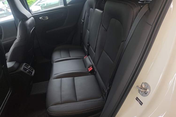 Used Volvo XC40 2025 B4 4x4 Smart Luxury Edition Left Rear Seat