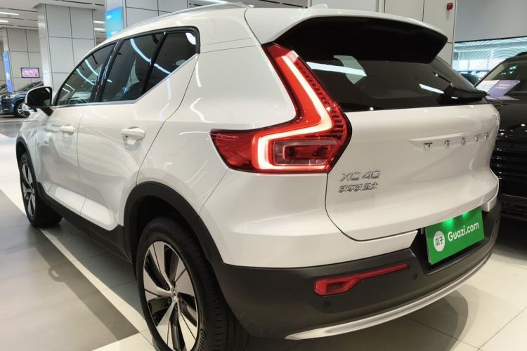 Used Volvo XC40 2025 B3 Smart & Luxurious Edition Rear Left 45 Deg
