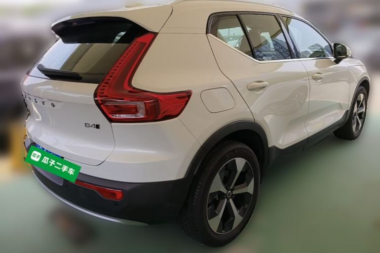 Used Volvo XC40 2025 B4 4x4 Smart Luxury Edition Rear Right 45 Deg