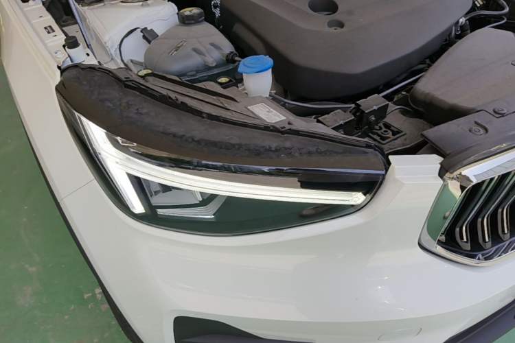 Used Volvo XC40 2025 B4 4x4 Smart Luxury Edition Right Front Headlight