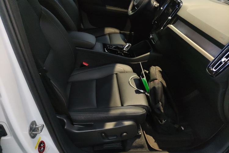 Used Volvo XC40 2025 B4 4x4 Smart Luxury Edition Right Front Seat
