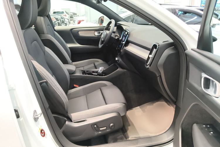 Used Volvo XC40 2025 B3 Smart & Luxurious Edition Right Front Seat