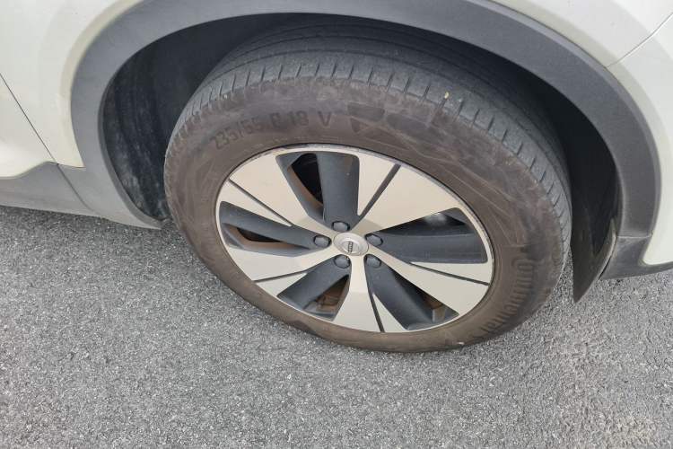Used Volvo XC40 2025 B3 Smart & Luxurious Edition Right Front Wheel Hub