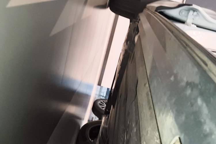 Used Volvo XC40 2025 B3 Smart & Luxurious Edition Right Side Sill