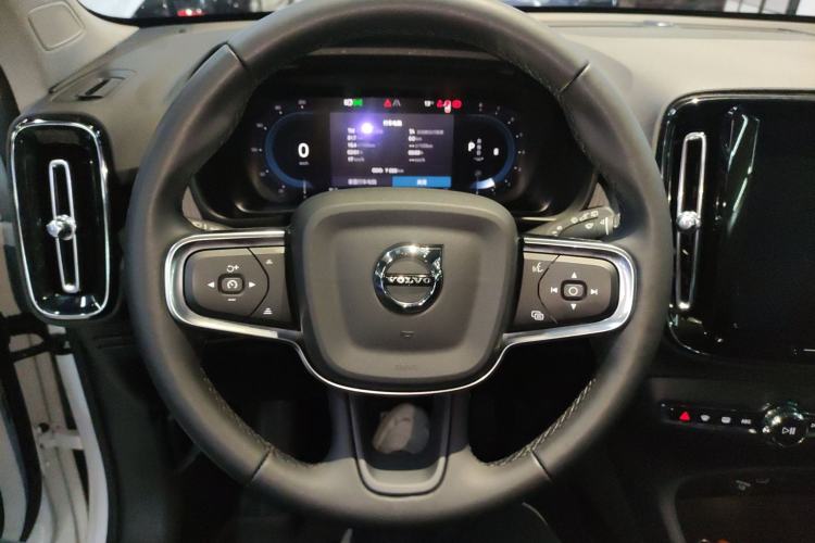 Used Volvo XC40 2025 B4 4x4 Smart Luxury Edition Steering Wheel