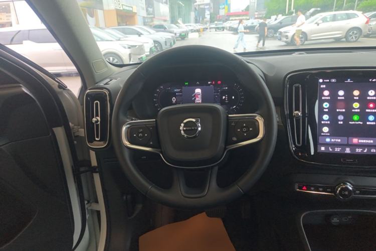Used Volvo XC40 2025 B4 4x4 Smart Luxury Edition Steering Wheel