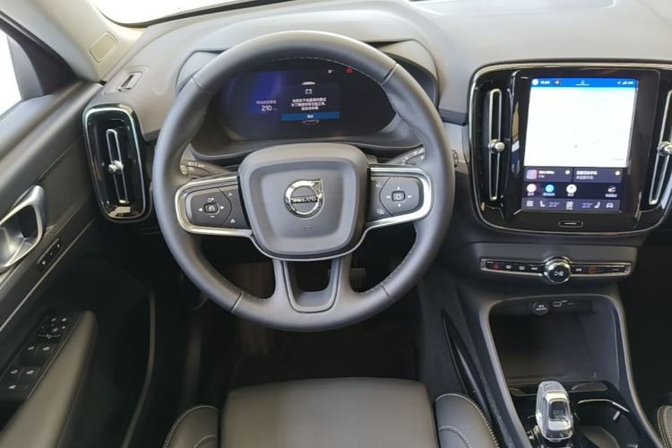 Used Volvo XC40 2025 B4 4x4 Smart Luxury Edition Steering Wheel