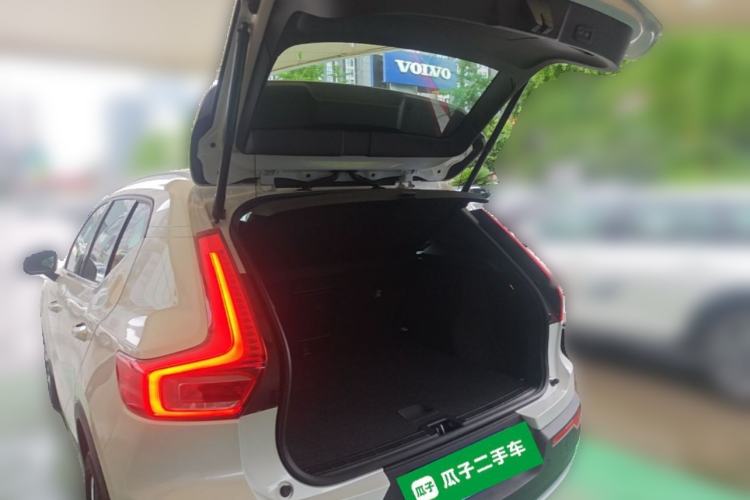 Used Volvo XC40 2025 B4 4x4 Smart Luxury Edition Trunk