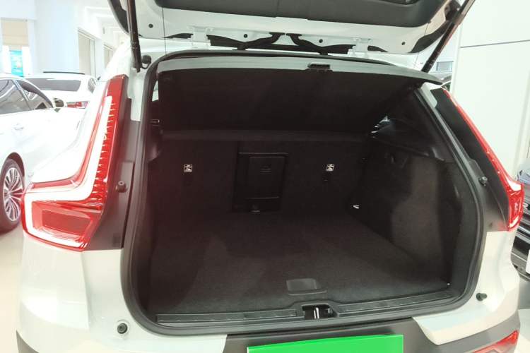 Used Volvo XC40 2025 B3 Smart & Luxurious Edition Trunk