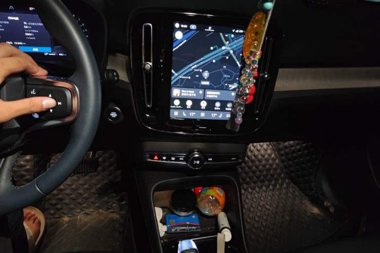 Used Volvo XC40 2025 B3 Smart & Luxurious Edition Audio And AC Panel