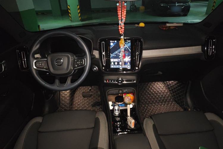 Used Volvo XC40 2025 B3 Smart & Luxurious Edition Center Console