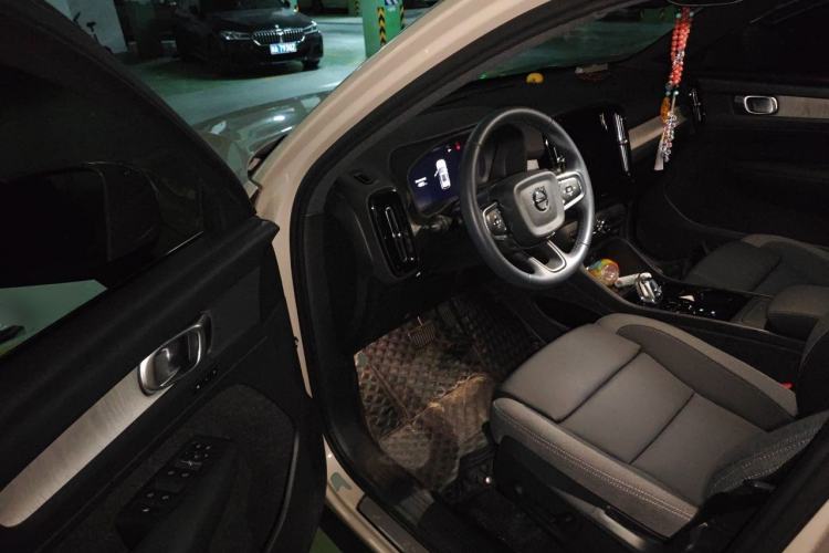 Used Volvo XC40 2025 B3 Smart & Luxurious Edition Driver Seat