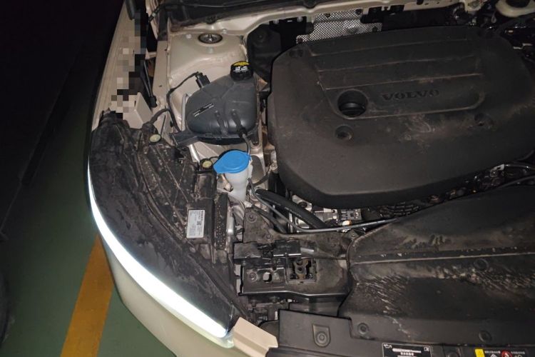 Used Volvo XC40 2025 B3 Smart & Luxurious Edition Engine Bay Right
