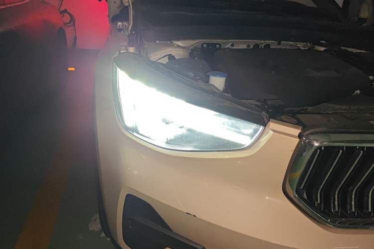 Used Volvo XC40 2025 B3 Smart & Luxurious Edition Right Front Headlight