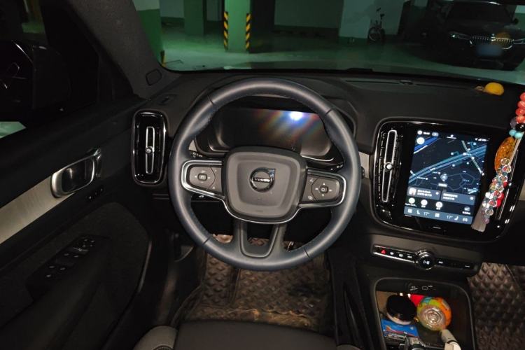 Used Volvo XC40 2025 B3 Smart & Luxurious Edition Steering Wheel