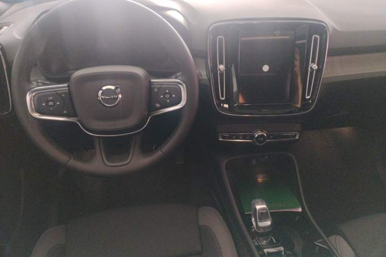 Used Volvo XC40 2026 B3 Zhiyuan Luxury Edition Center Console