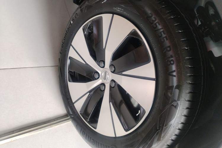 Used Volvo XC40 2026 B3 Zhiyuan Luxury Edition Right Front Wheel Hub