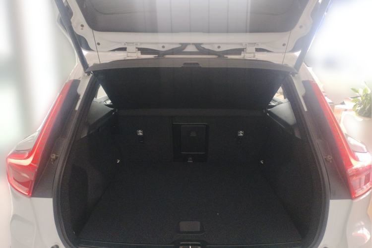 Used Volvo XC40 2026 B3 Zhiyuan Luxury Edition Trunk