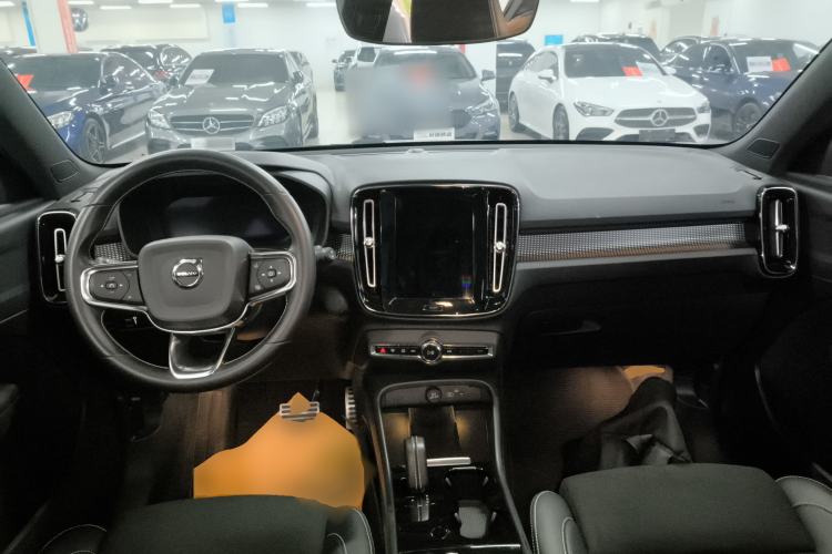Used Volvo XC40 New Energy 2021 P8 Pure Electric All-Wheel Drive Smart Luxury Sport Edition Center Console
