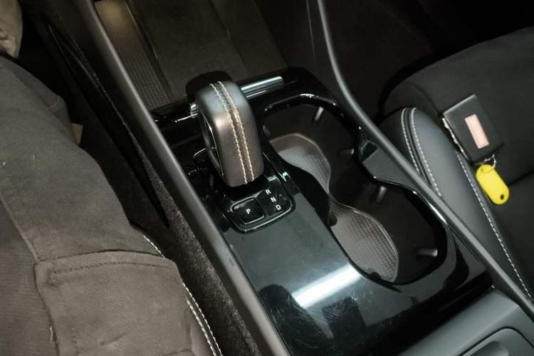 Used Volvo XC40 New Energy 2021 P8 Pure Electric All-Wheel Drive Smart Luxury Sport Edition Gear Lever