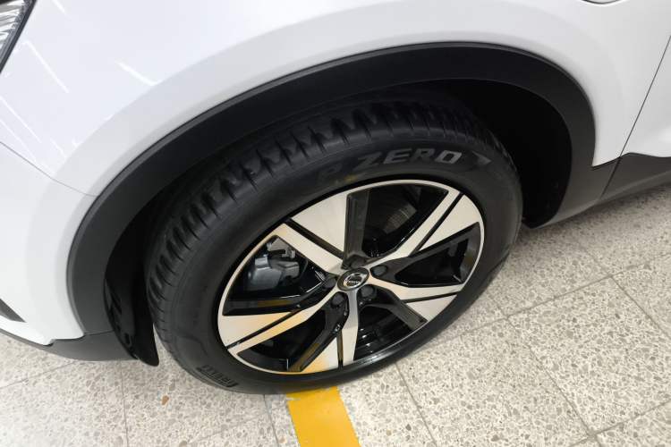 Used Volvo XC40 New Energy 2021 P8 Pure Electric All-Wheel Drive Smart Luxury Sport Edition Left Front Wheel Hub