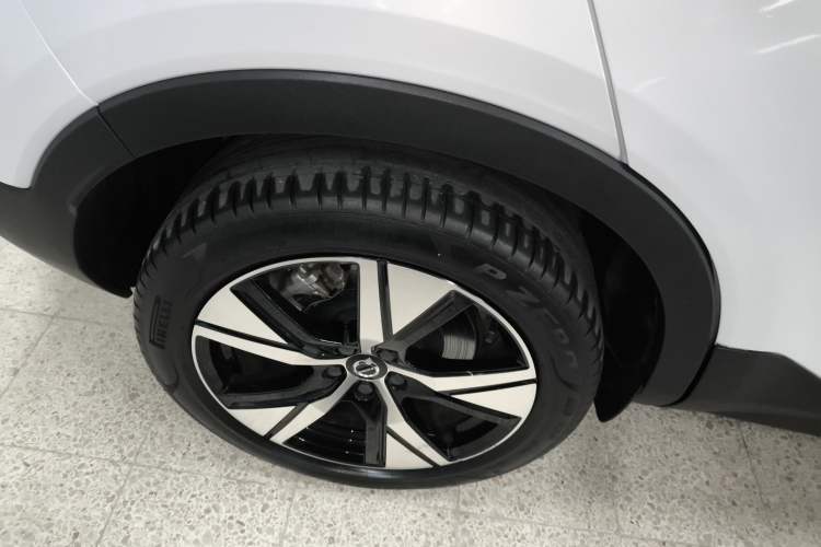 Used Volvo XC40 New Energy 2021 P8 Pure Electric All-Wheel Drive Smart Luxury Sport Edition Right Rear Wheel Hub