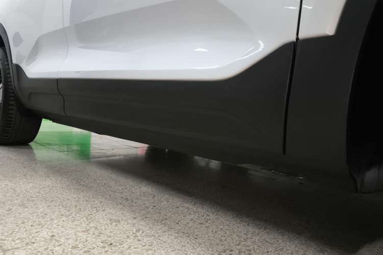 Used Volvo XC40 New Energy 2021 P8 Pure Electric All-Wheel Drive Smart Luxury Sport Edition Right Side Sill