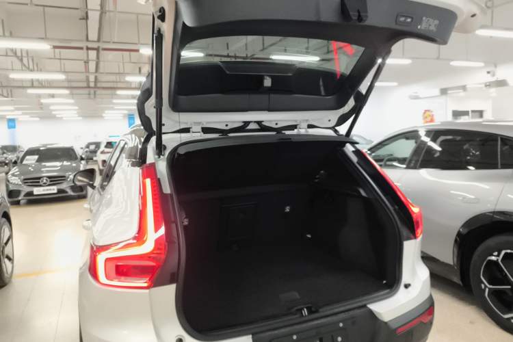 Used Volvo XC40 New Energy 2021 P8 Pure Electric All-Wheel Drive Smart Luxury Sport Edition Trunk