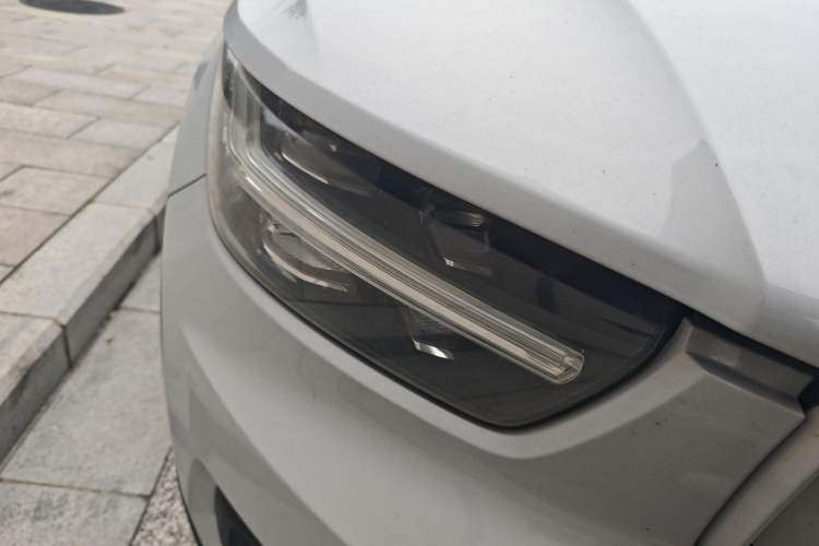 Used Volvo XC40 New Energy 2021 P8 Pure Electric All-Wheel Drive Smart Luxury Sport Edition Right Front Headlight