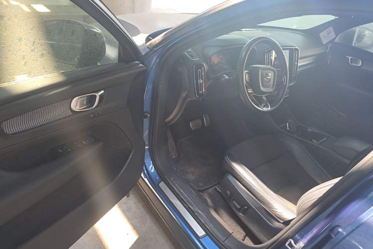 Used Volvo XC40 New Energy 2021 P8 Pure Electric All-Wheel Drive Smart Luxury Sport Edition Driver Seat