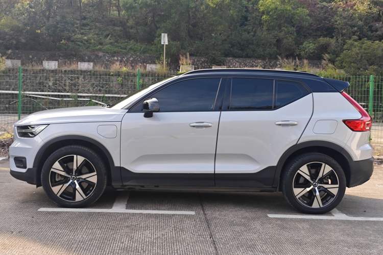 Used Volvo XC40 New Energy 2021 P8 Pure Electric All-Wheel Drive Smart Luxury Sport Edition Exterior 2