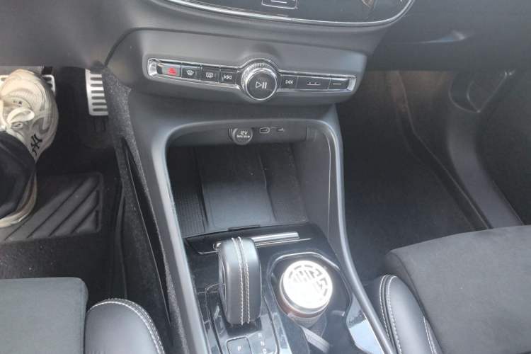 Used Volvo XC40 New Energy 2021 P8 Pure Electric All-Wheel Drive Smart Luxury Sport Edition Gear Lever